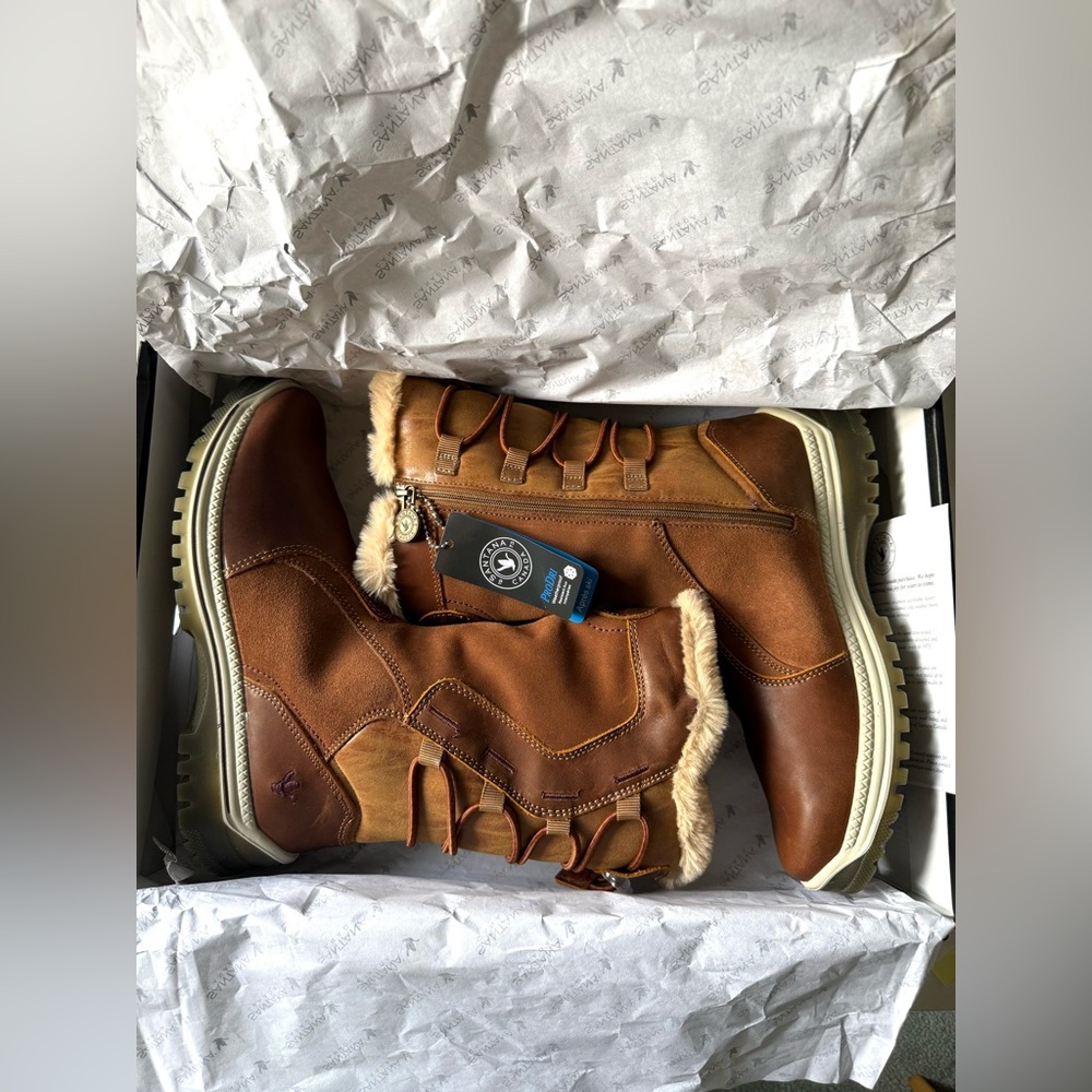 Santana Canada Women's Mayerluxe Leather Boots Chestnut Brown New in Box
